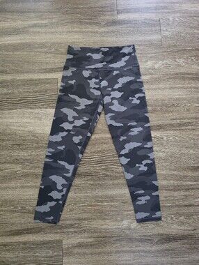 Aerie Gray Camo High-Rise Leggings – Size L 🖤